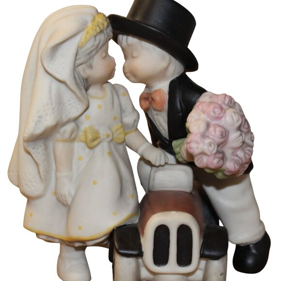 Kim Andersons Happily Ever After Bride & Groom w/Car Pretty As A Picture Enesco - Picture 5 of 7